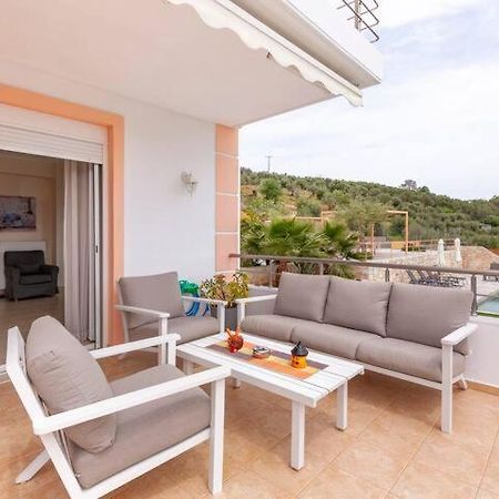 Villa Oasis Galatas  ภายนอก รูปภาพ