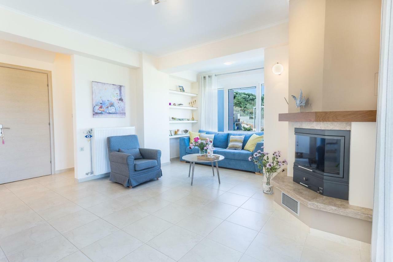 Villa Oasis Galatas  ภายนอก รูปภาพ