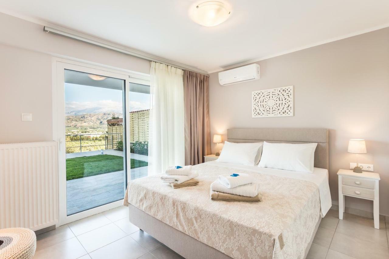 Villa Oasis Galatas  ภายนอก รูปภาพ