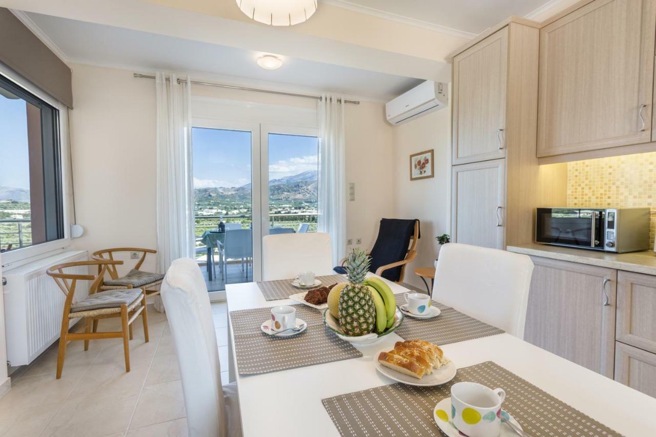 Villa Oasis Galatas  ภายนอก รูปภาพ