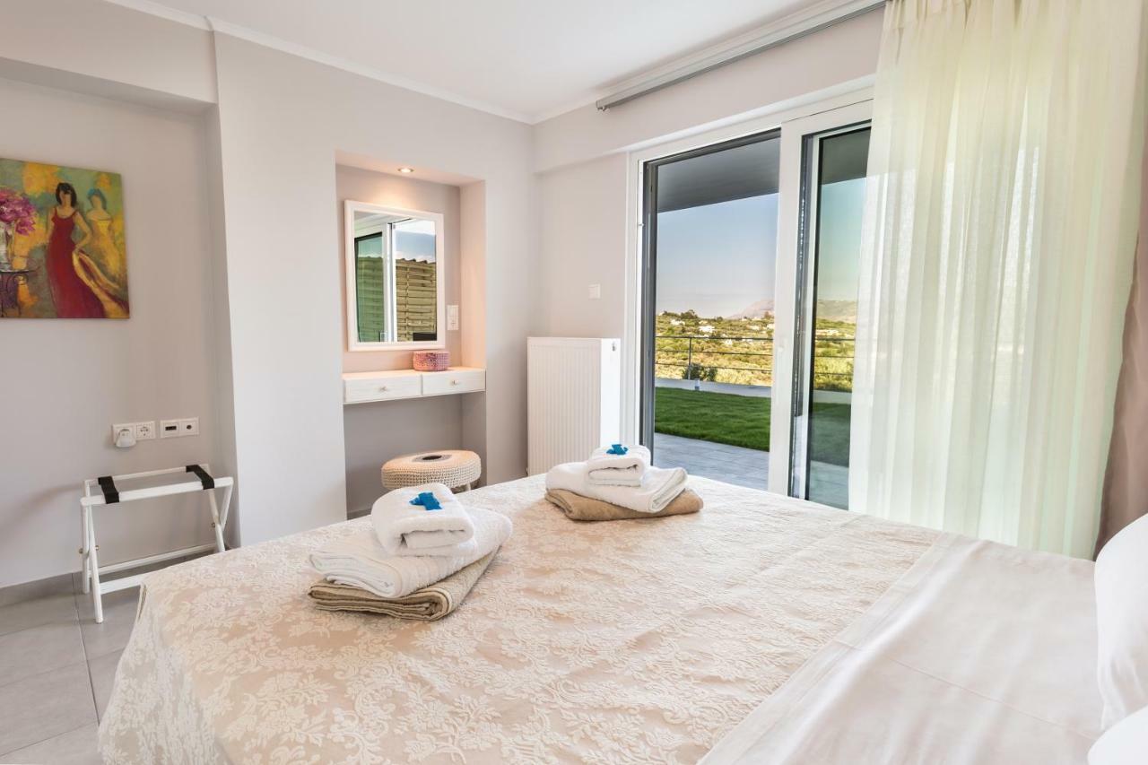 Villa Oasis Galatas  ภายนอก รูปภาพ