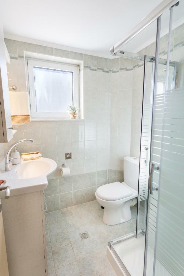 Villa Oasis Galatas  ภายนอก รูปภาพ