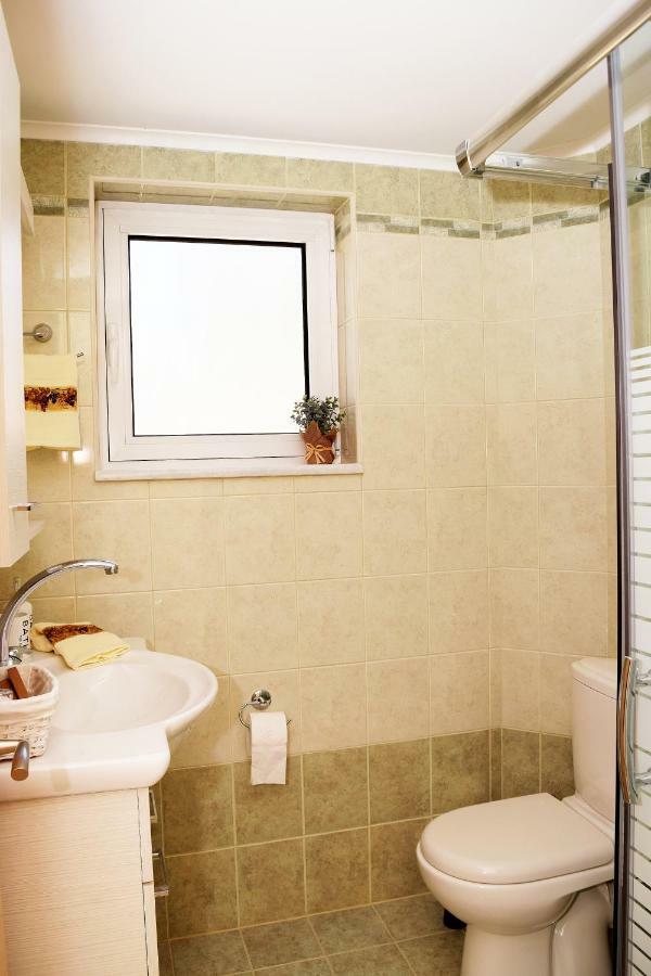 Villa Oasis Galatas  ภายนอก รูปภาพ